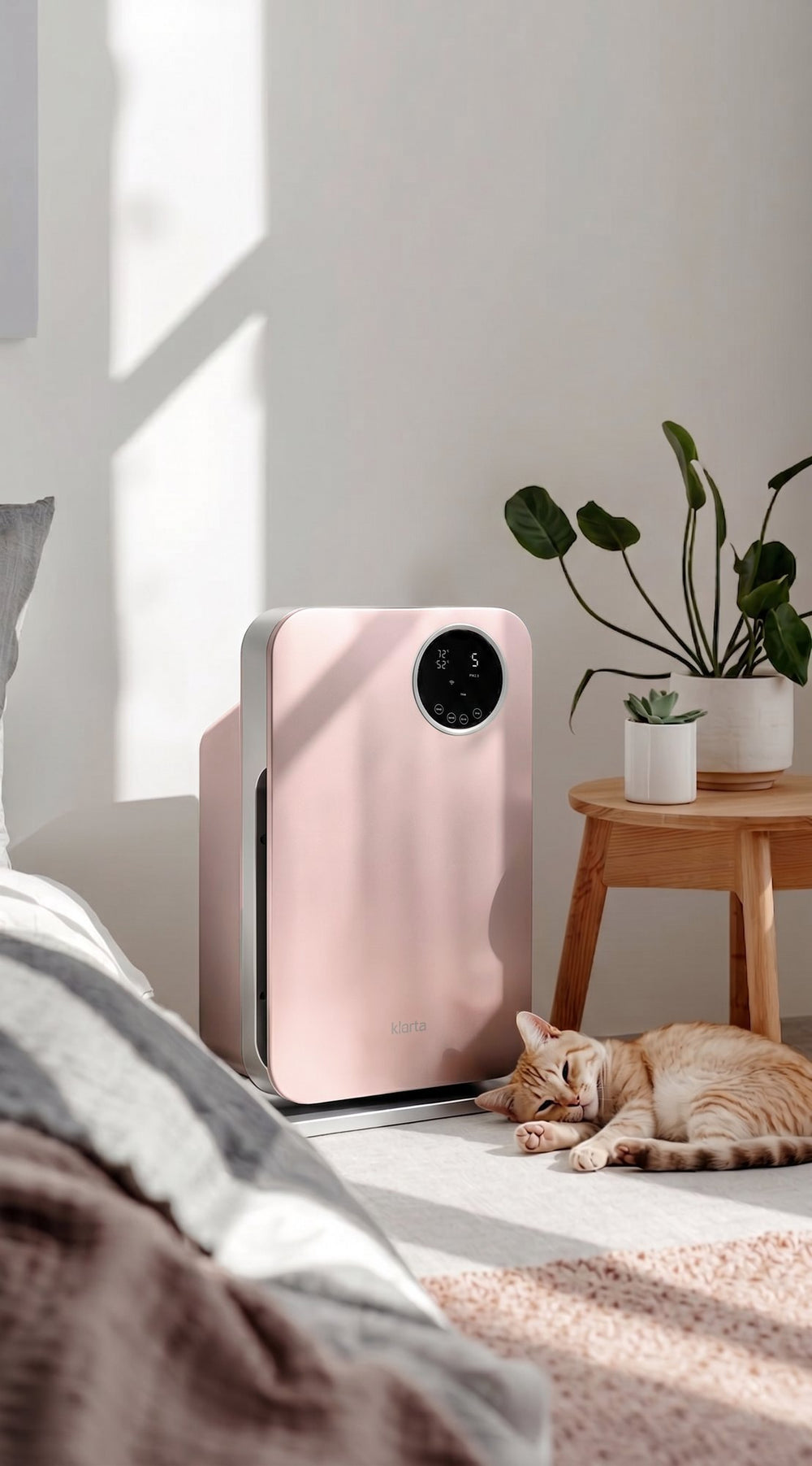 Klarta Forste air purifier in Rose (pink) in a bedroom