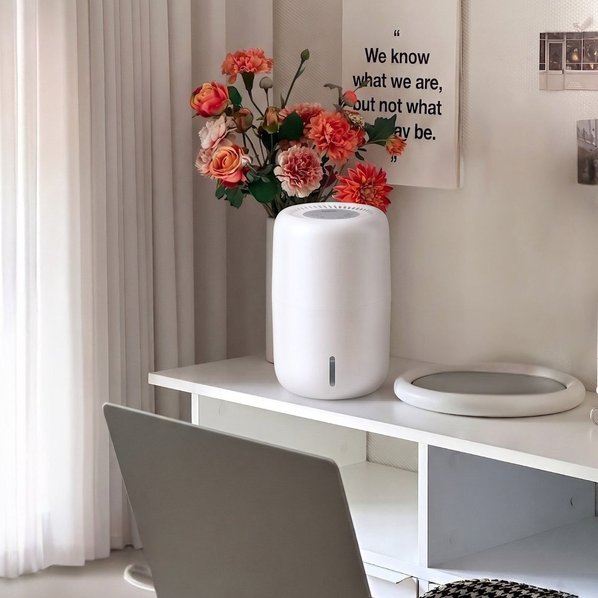Klarta Humea evaporative humidifier in White on a home office desk next to a vase of flowers