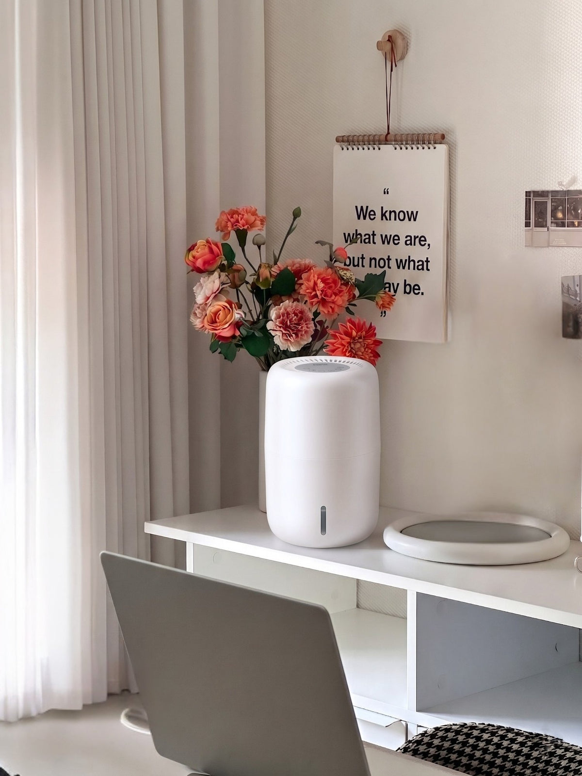 Klarta Humea evaporative humidifier in White on a home office desk next to a vase of flowers