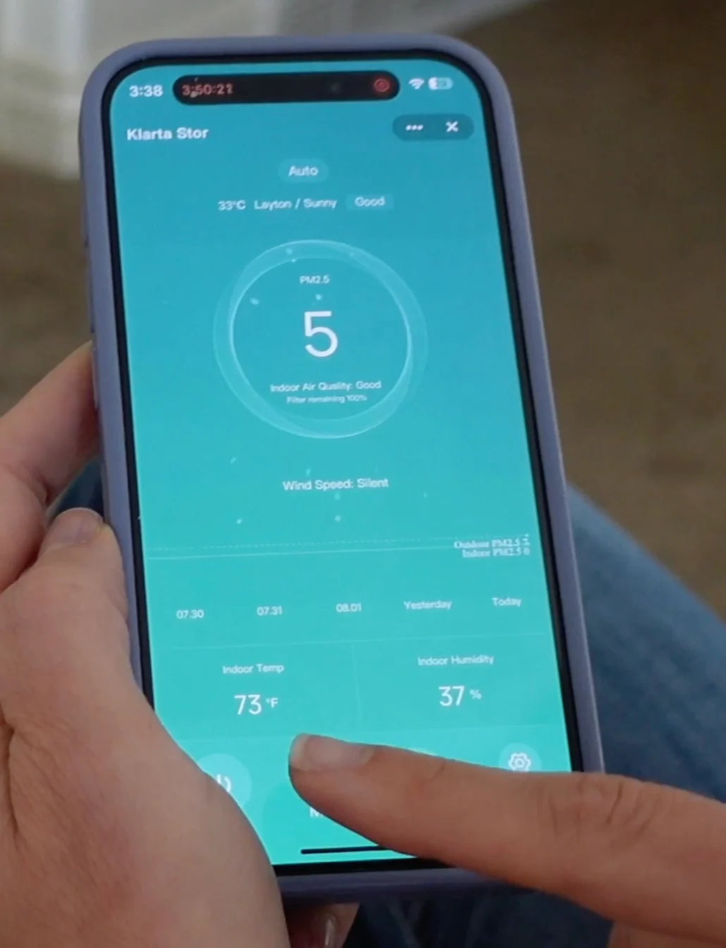 The Smart Life app on a phone, showing the control screen for a Klarta Stor air purifier.